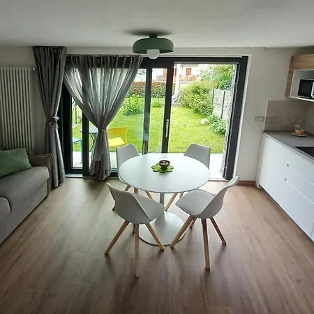 Casa Borna Da Ghiasa Holiday home Emarese